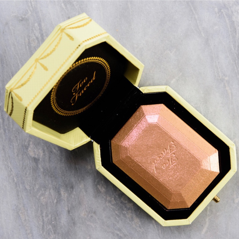 Diamond Light Highlighter

0.42 Oz CANARY DIAMOND
